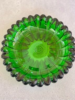 Vintage Hazel Atlas Light Green Round Glass Ashtray Trinket Dish Daisy Sunburst